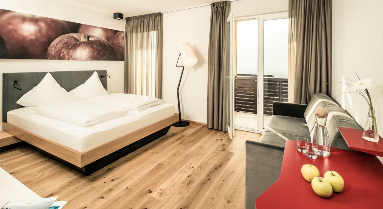 Hotel Traminerhof Termeno Bagian luar foto